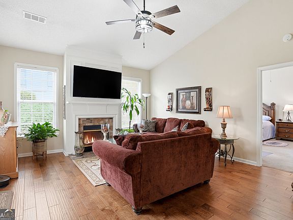 5th image of 304 Gable Brook Dr