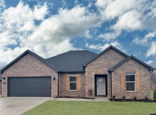 360 N Yona Ln, Farmington, AR 72730