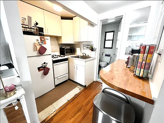 Rented by City Connections Realty | media 3