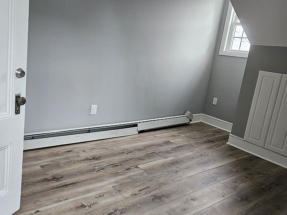 4th image of 14 Hillside St #11588582