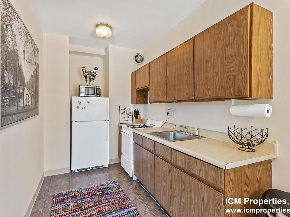 1st image of 517 W Briar Pl #4