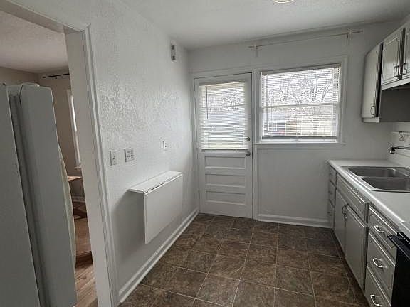 4th image of 711 N College Ave APT 7