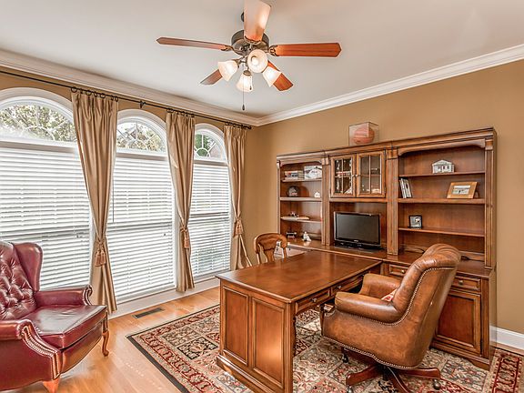 5th image of 1576 Red Oak Ln