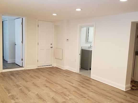 3rd image of 824 S Claremont Ave #B