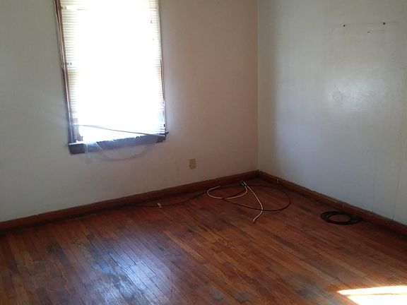 5th image of 5219 Thrush Ave