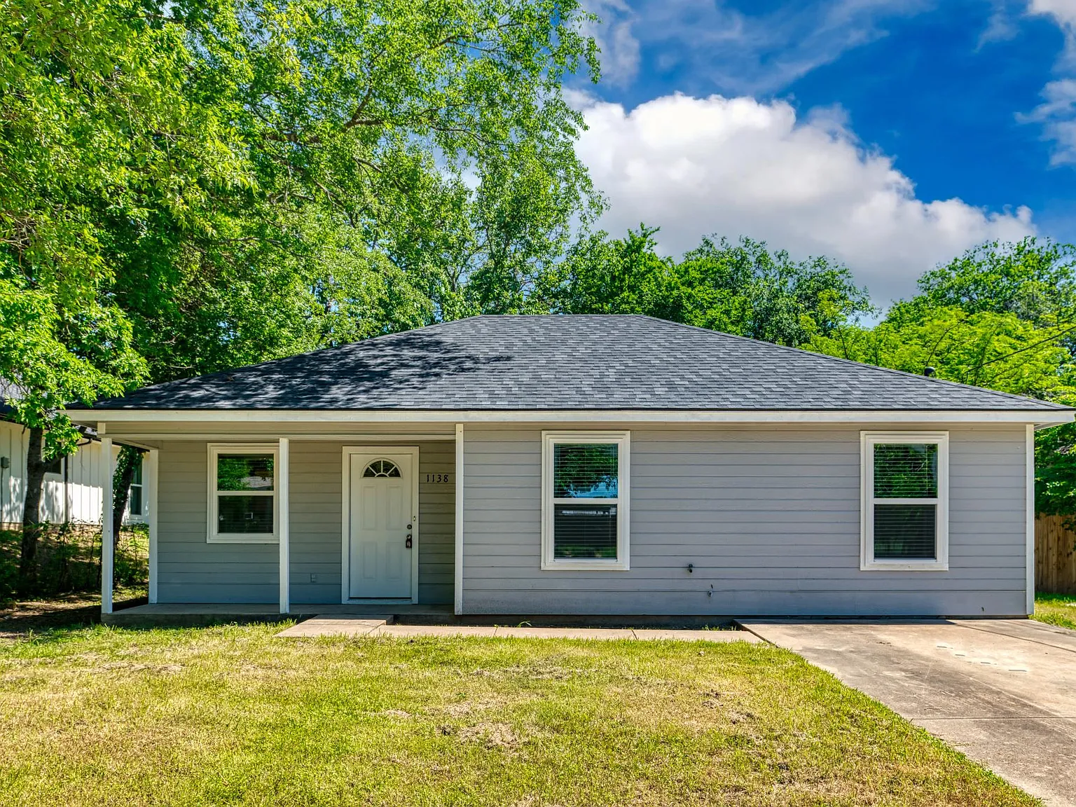 3 bed, 1004 sqft, $1,950 — Photo 1