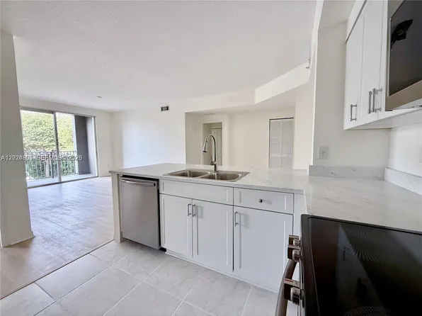 6851 SW 44th St APT 207, Miami, FL 33155