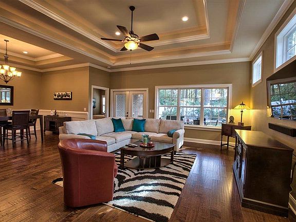 4th image of 339 Reuger Ct #0