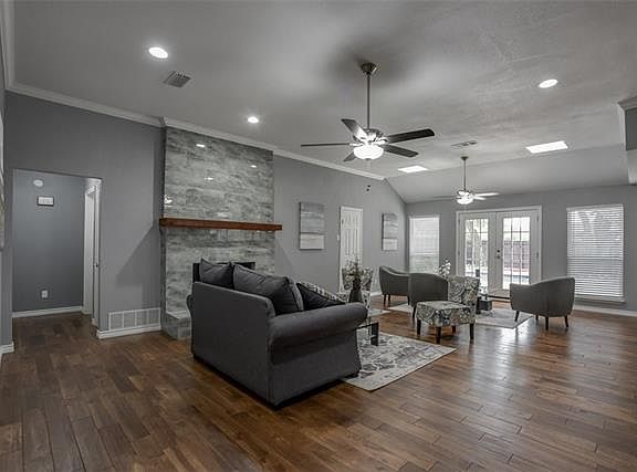 3rd image of 10112 Branwood Ln