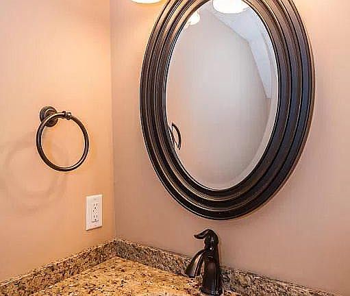 downstairs 1/2 bath