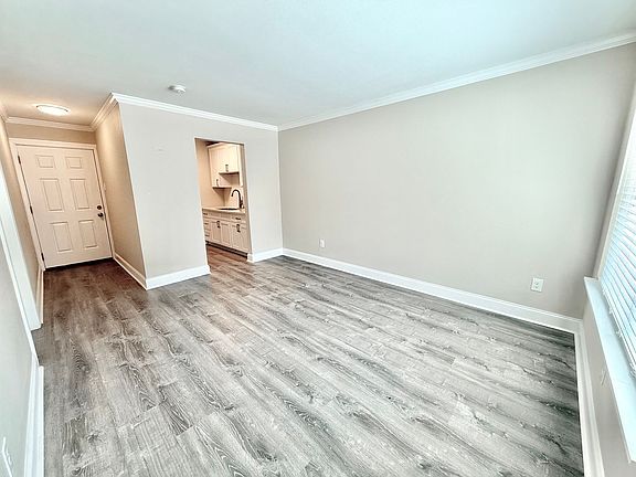 5th image of 314 West Dr #105