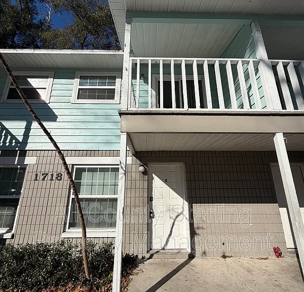 1718 SW 69th Ter #A — Photo 1