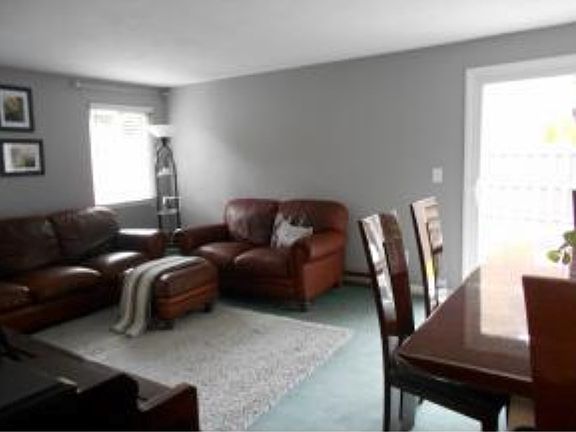 5th image of 912 White Birch Ln