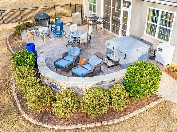 3rd image of 2036 Canova Dr #442