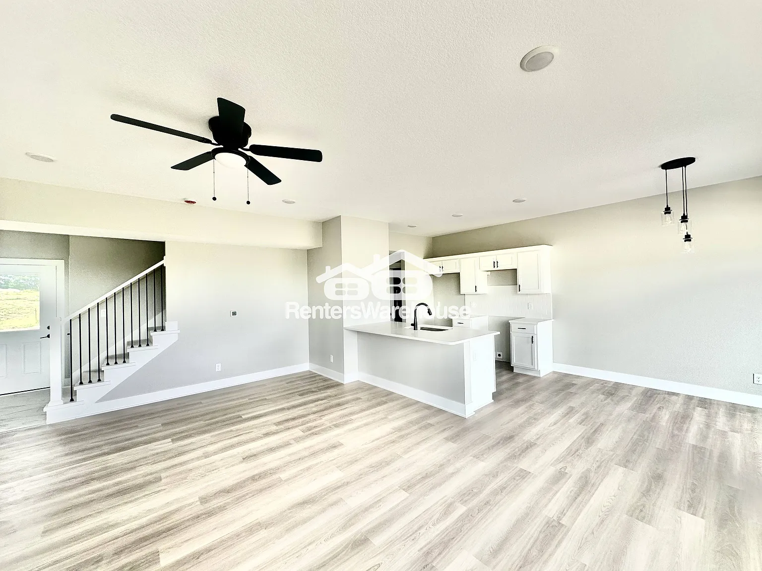 Three Bedroom Townhouse — Photo 2