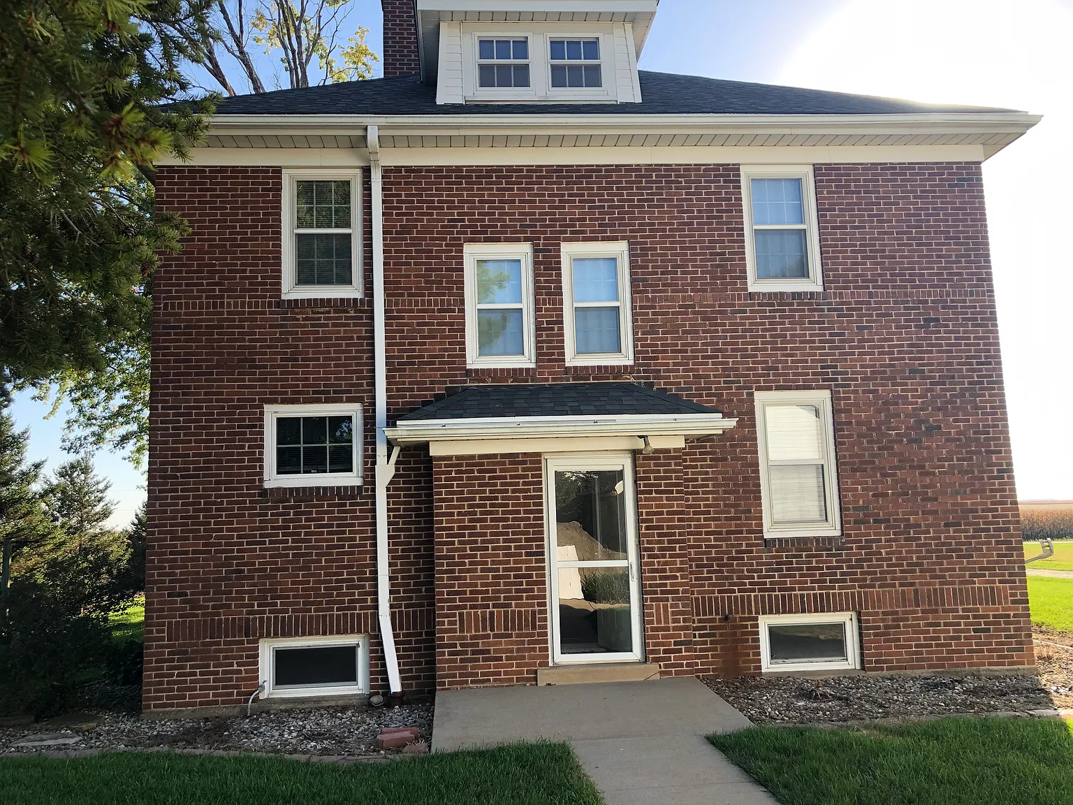 4 bed, 1600 sqft, $1,700 — Photo 3