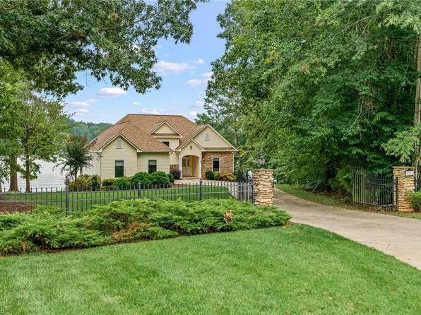 161 Abbotts Ct, Lexington, NC 27292