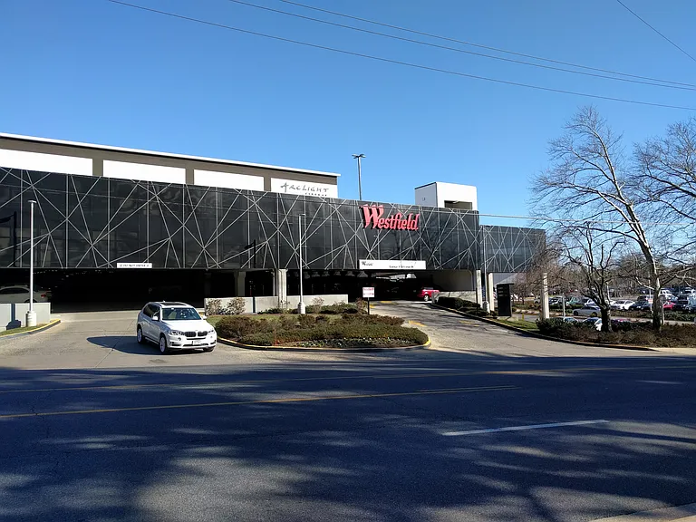 10300 Westlake Dr #S104 — Photo 2