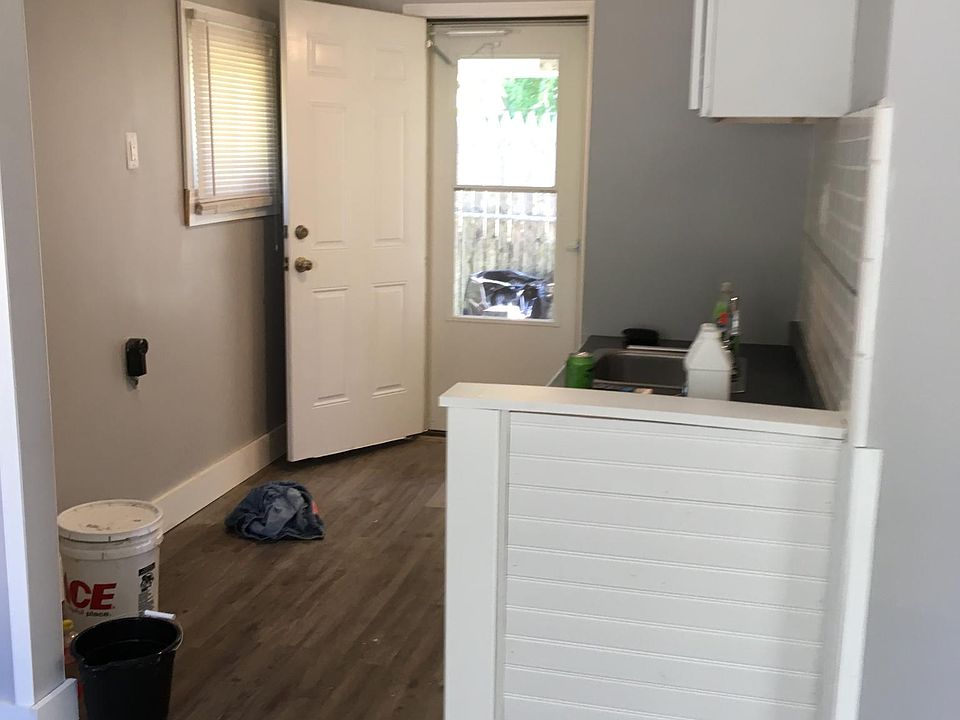 2nd image of 505 E Maxlow Ave