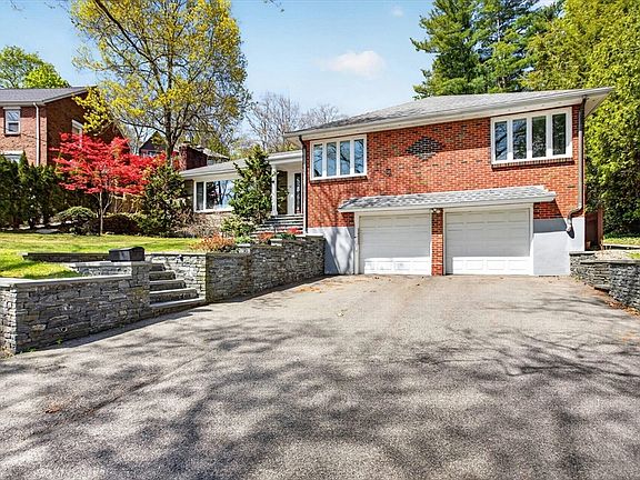 2nd image of 76 Goodnough Rd