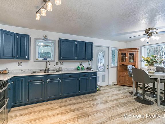 5th image of 3039 Victoria Cir