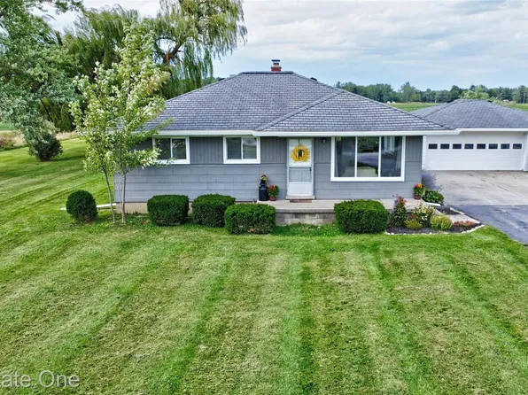 9772 Crawford Rd, Columbus, MI 48063