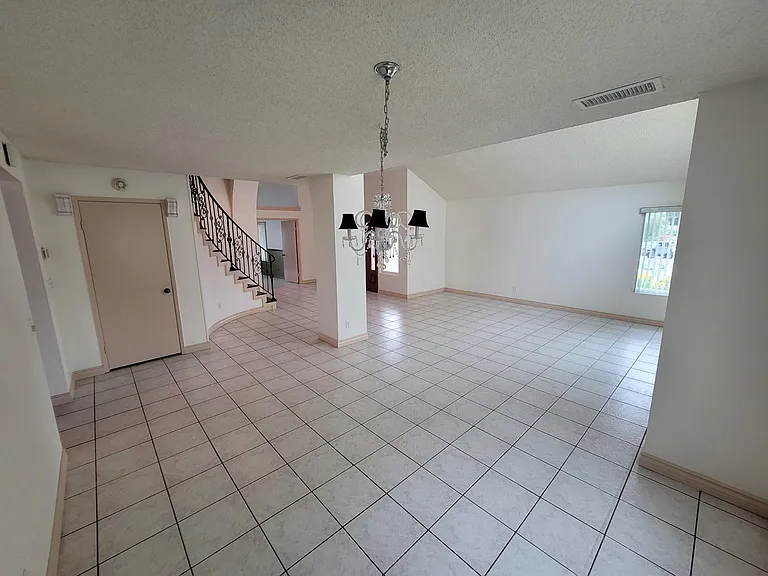 2050 Madonna Ln — Photo 8