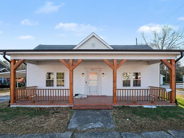 213 W Parrish Dr, Benson, NC 27504