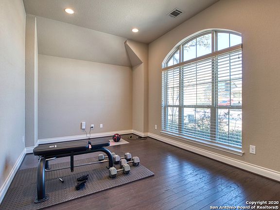 3rd image of 1925 Cottonwood Way