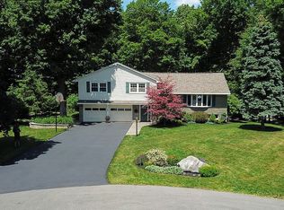 104 Whitestone Dr, Syracuse, NY 13215