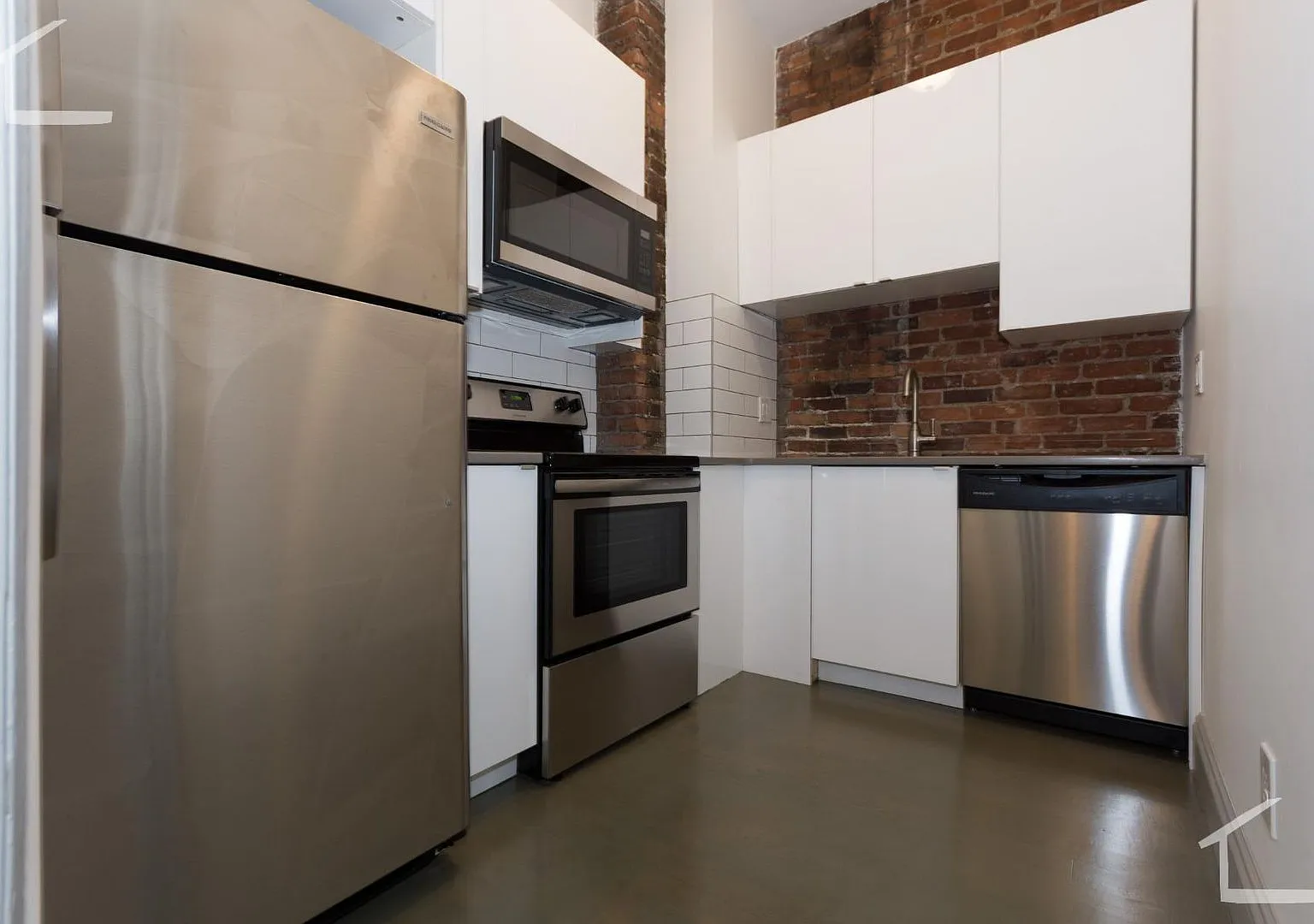 Nice 2 bed steps from Berklee College — Photo 3