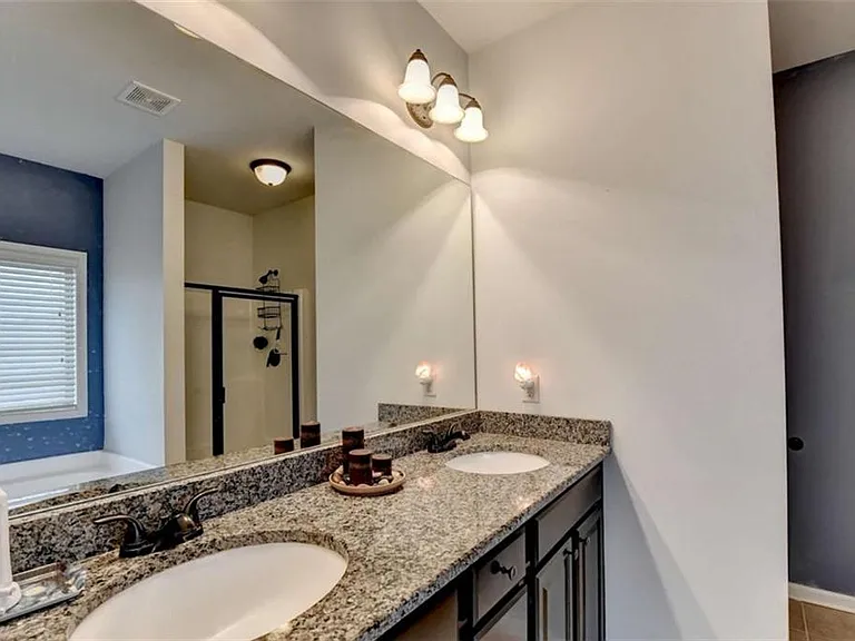 2130 Line Dr — Photo 17