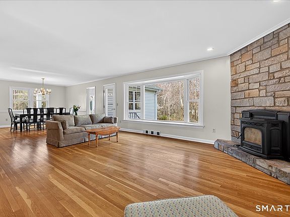 5th image of 7 Pleasant Hill Road