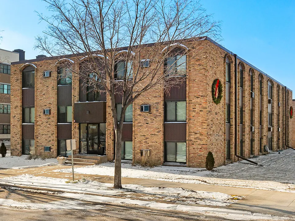 1122 Como Ave SE
