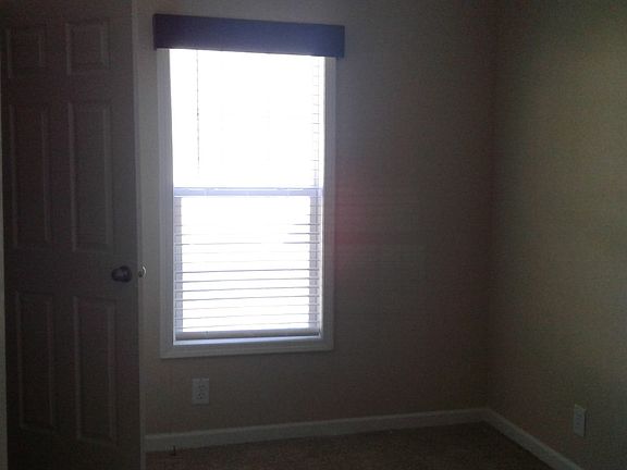 5th image of 365 Greenview Cir