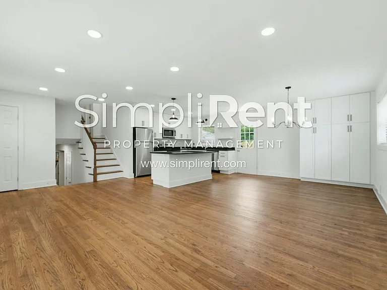 3685 Glen Falls Dr — Photo 2