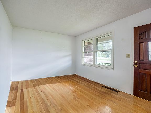 3rd image of 8543 North Rd