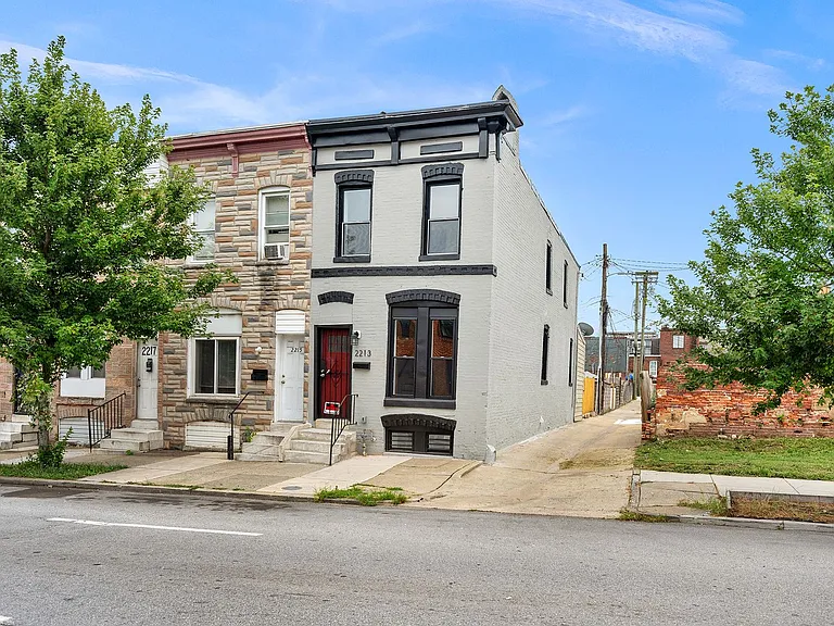 2213 E Madison St — Photo 7