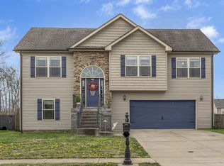 680 Fox Hound Dr, Clarksville, TN 37040