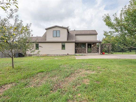 2nd image of 426 Dick Station Rd