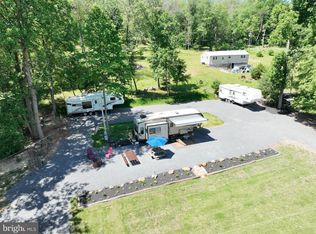 191 Woodlawn Dr, Great Cacapon, WV 25422