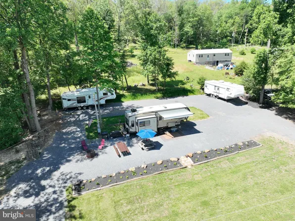 191 Woodlawn Dr, Great Cacapon, WV 25422