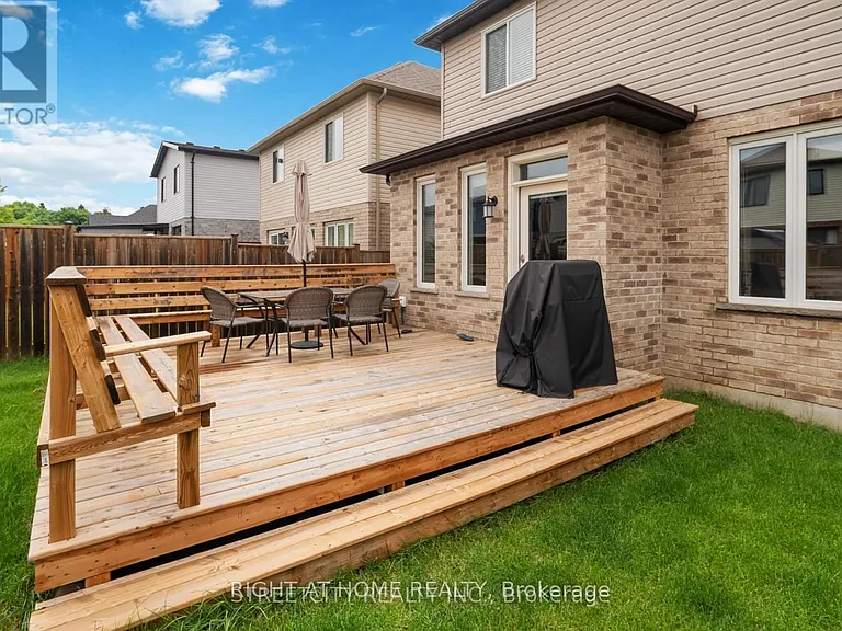 402 Tansbury St N — Photo 34
