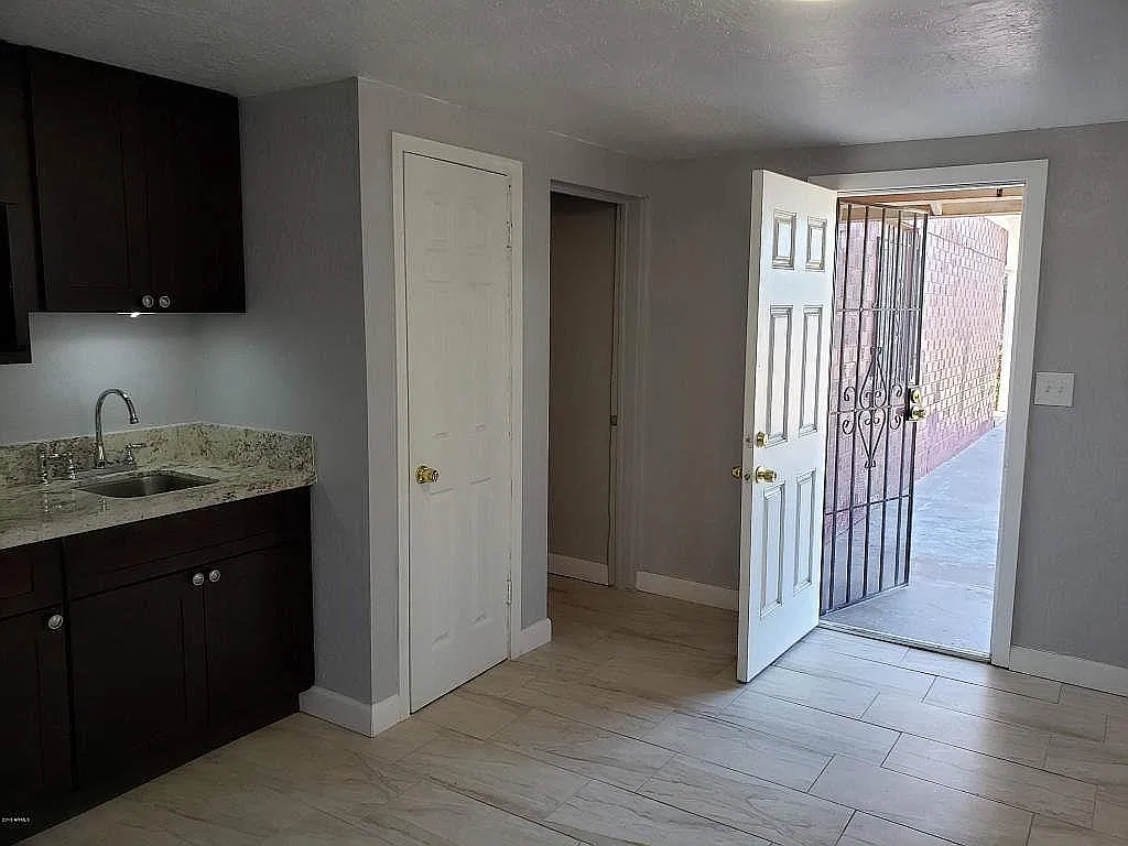 2 bed, 1100 sqft, $1,750 — Photo 4