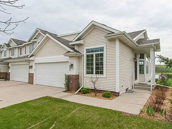 1690 Waters Edge Dr, Pleasant Hill, IA 50327