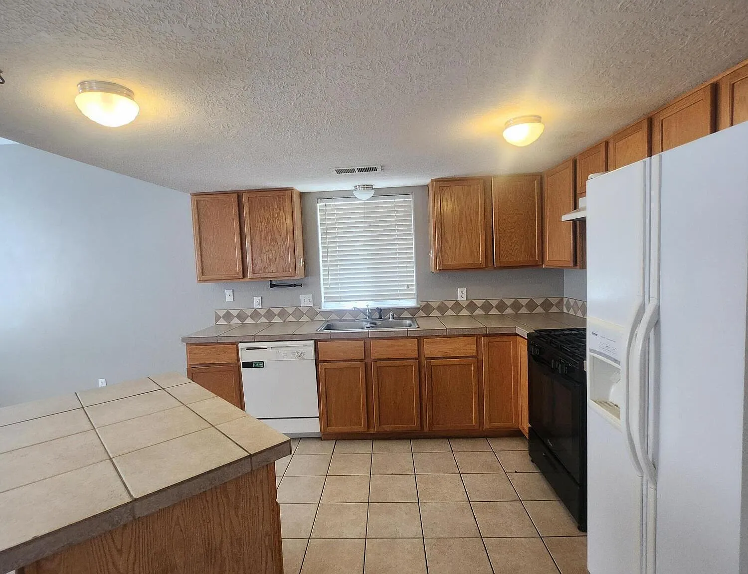 3 bed, 2.5 bath, 1512 sqft, $2,350 — Photo 4