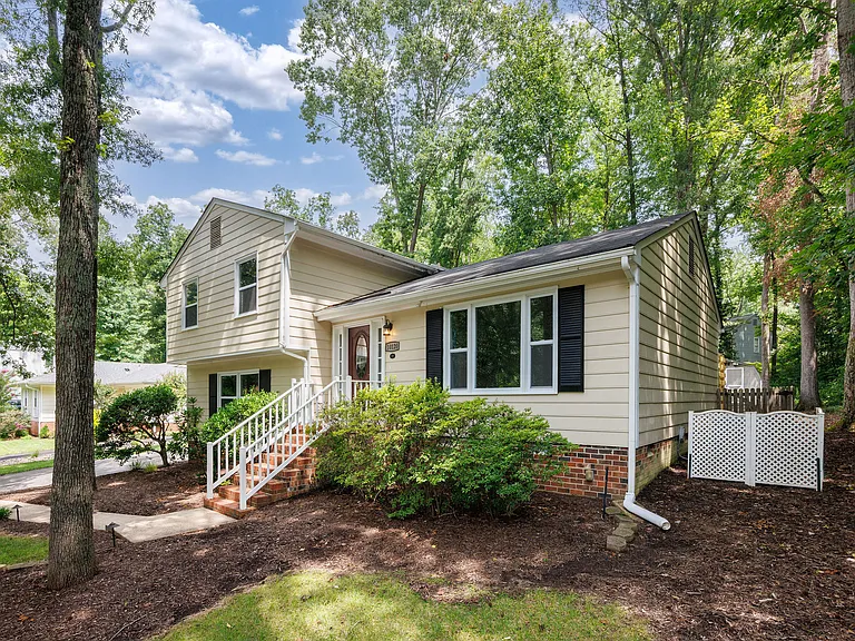 10120 Idlebrook Dr — Photo 4