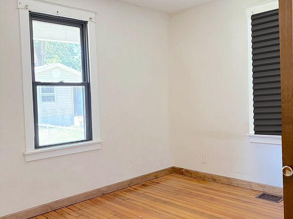 5th image of 3704 Hoffmeister Ave