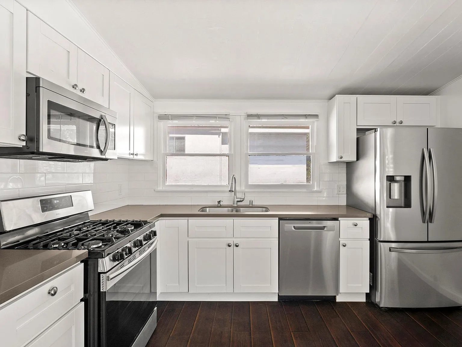 2 bed, 1000 sqft, $3,295 — Photo 3