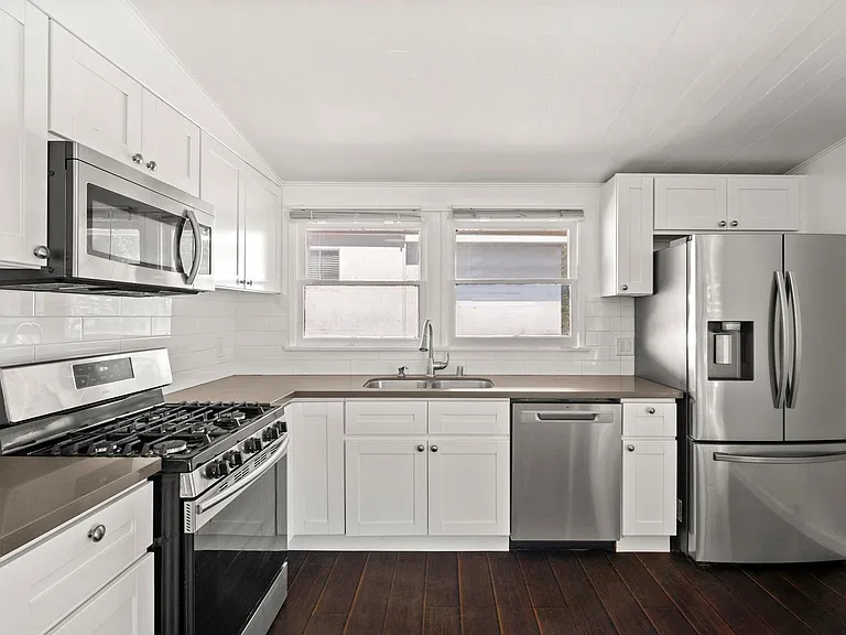 3427 Caroline Ave #4 — Photo 3